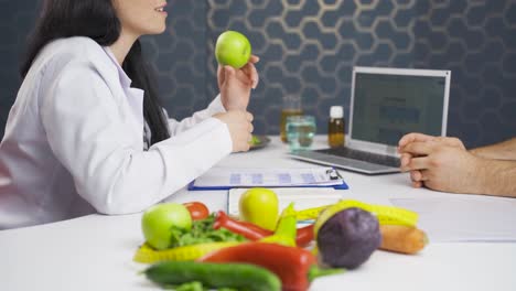 A-dietitian-who-prepares-a-nutrition-program-with-vegetables.